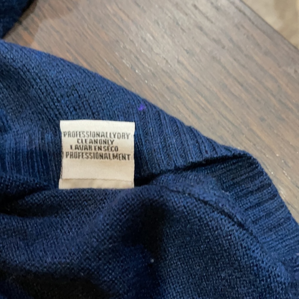 Sweater - Picture 4 of 7